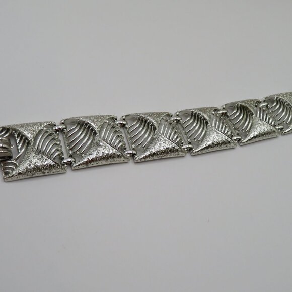 Coro Pegasus Vintage Open Work Textured Silver Tone Bracelet - Picture 3 of 10